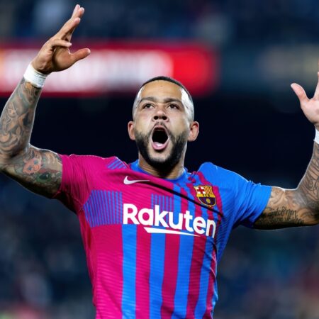 Barcelona mit Torjäger Memphis deutlich an Elche vorbei