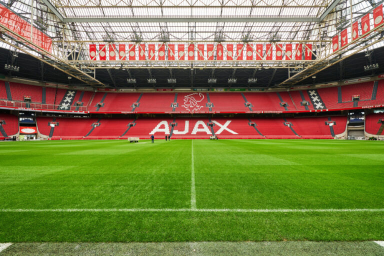 Ajax kann den Wunsch nicht erfüllen und bekommt gesagt, er solle abreisen
