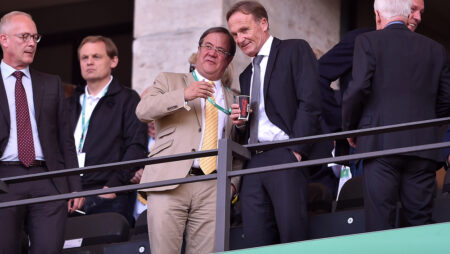 Borussia Dortmunds Geschäftsführer Watzke tritt auch „Herrn Makkelie“ in die Fresse