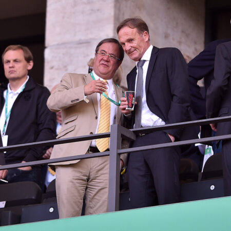 Borussia Dortmunds Geschäftsführer Watzke tritt auch „Herrn Makkelie“ in die Fresse