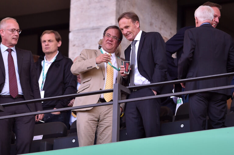 Borussia Dortmunds Geschäftsführer Watzke tritt auch „Herrn Makkelie“ in die Fresse