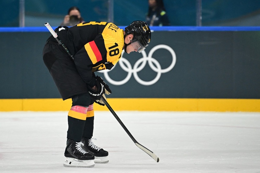 Tim Stützle bei einem Eishockey Länderspiel