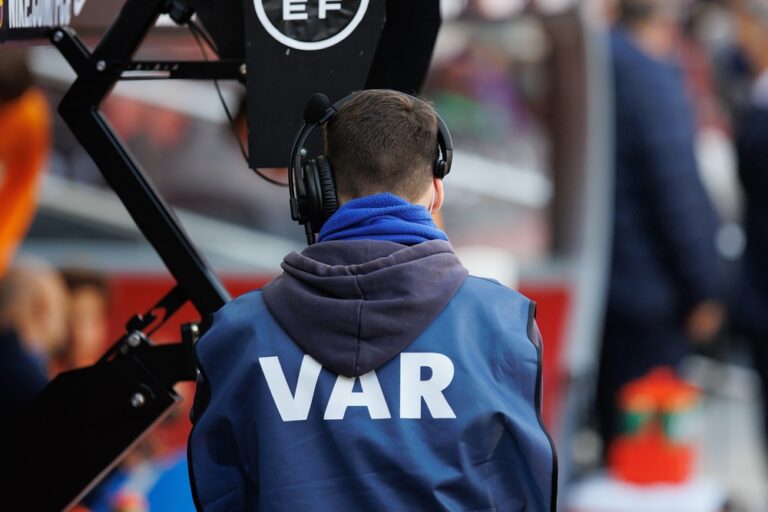 VAR-Zeitalter und Elfmeter-Häufigkeit: Wie der Videobeweis die Strafstoß-Märkte verschoben hat