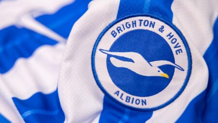 Welcher Sender überträgt Brighton gegen Arsenal live im TV & Stream? (19.09.2026)