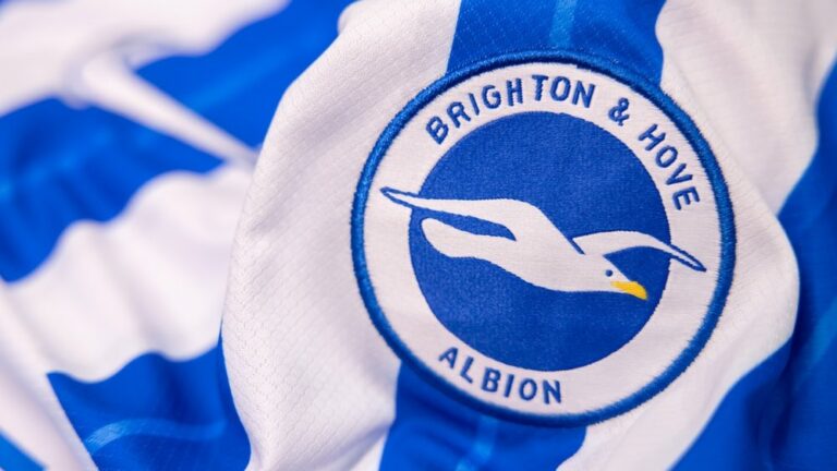Welcher Sender überträgt Brighton gegen Arsenal live im TV & Stream? (19.09.2026)