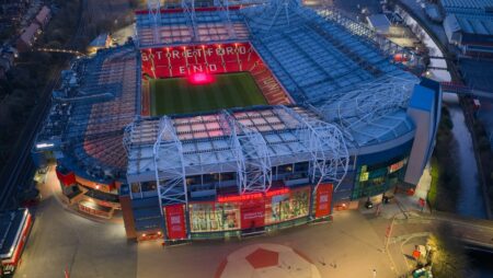 Welcher Sender überträgt Manchester United gegen Manchester City live im TV & Stream? (13.09.2026)