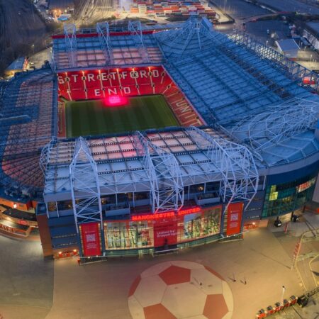 Welcher Sender überträgt Manchester United gegen Manchester City live im TV & Stream? (13.09.2026)