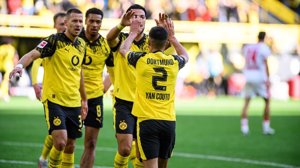 Spieler von Borussia Dortmund jubeln über einen Treffer