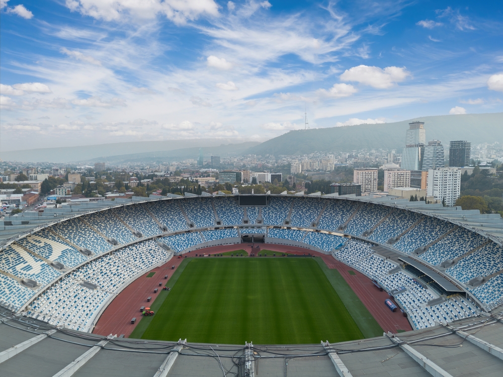 Leere Ränge der Boris-Paitschadse-Dinamo-Arena in Tiflis, Spielort von Georgien gegen Nordirland