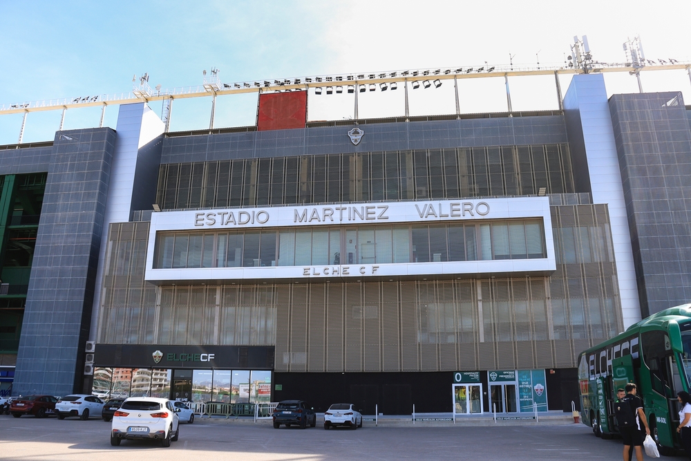 Außenansicht des Estadio Martínez Valero in Elche, Spielort von Elche gegen Celta