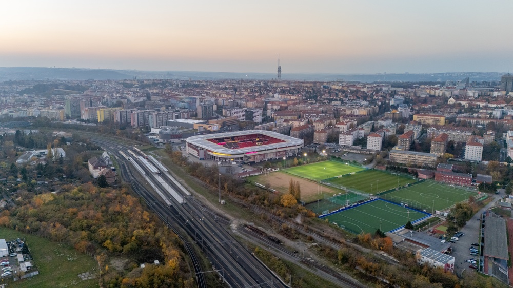 Luftbild der Fortuna Arena in Prag, Spielort von Tschechien gegen Kroatien