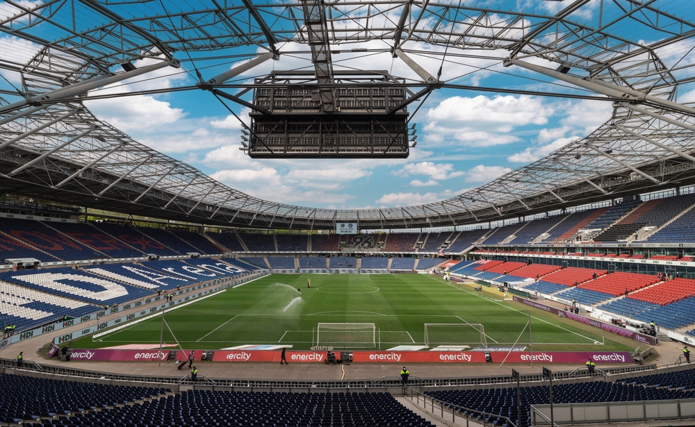 Innenraum der Heinz von Heiden Arena in Hannover, wo 96 und Bochum im Dezember 2025 0:0 spielten