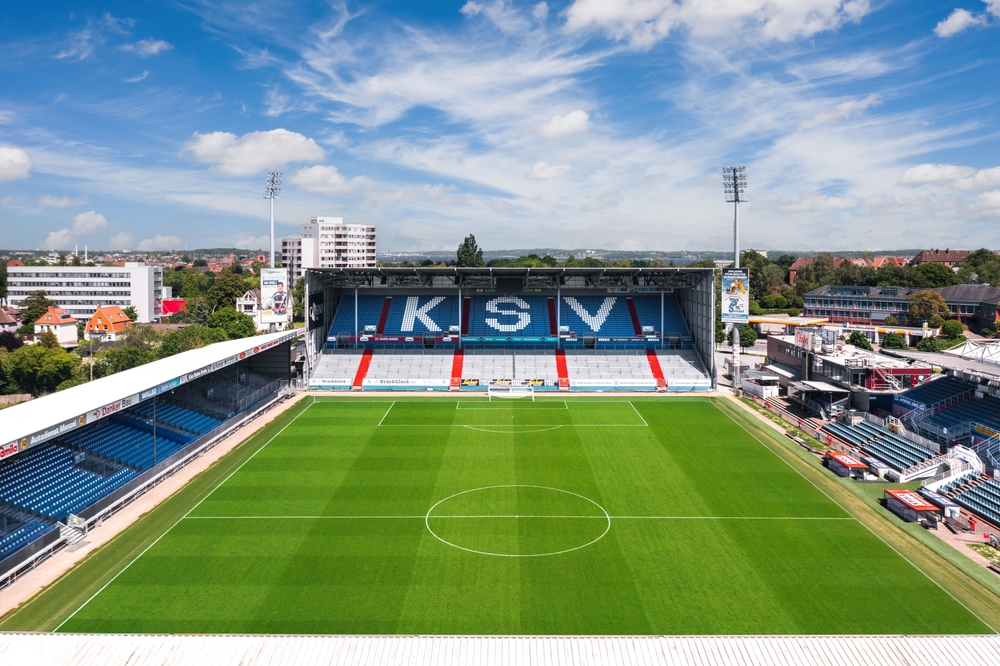 Holstein-Stadion in Kiel, wo Holstein im April 2024 mit 4:0 gegen Osnabrück gewann