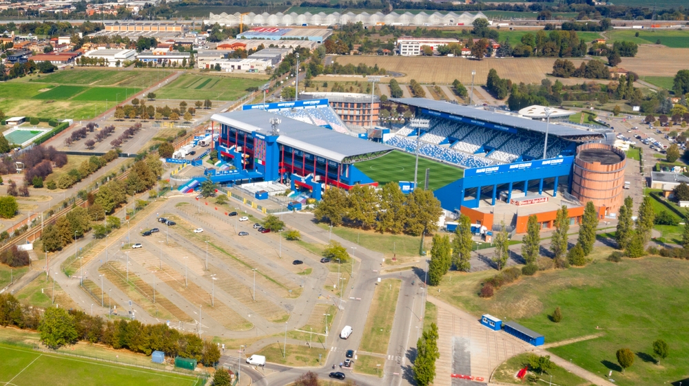 Luftbild des Mapei Stadium in Reggio Emilia, Spielort von Sassuolo gegen den AC Florenz