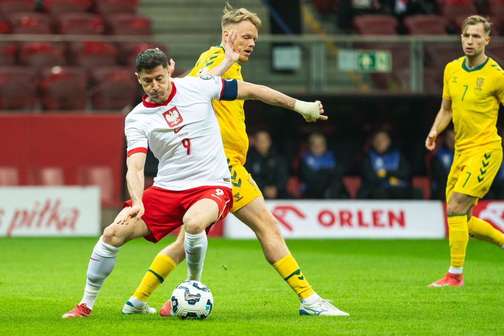 Robert Lewandowski im Trikot der polnischen Nationalmannschaft im Stadion Narodowy
