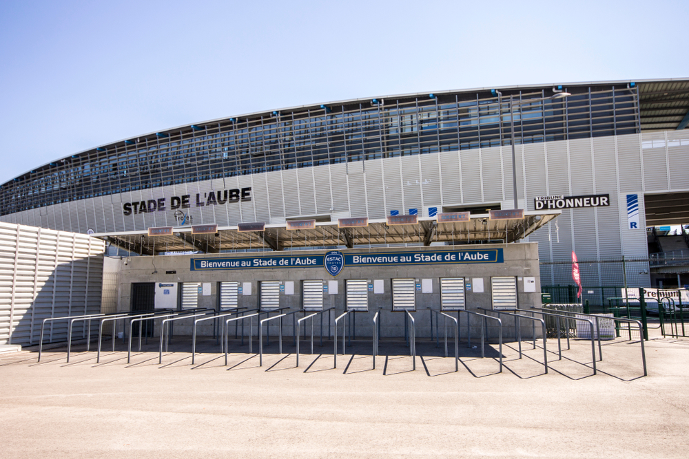 Eingang des Stade de l'Aube, Spielort von ES Troyes AC gegen Olympique Marseille