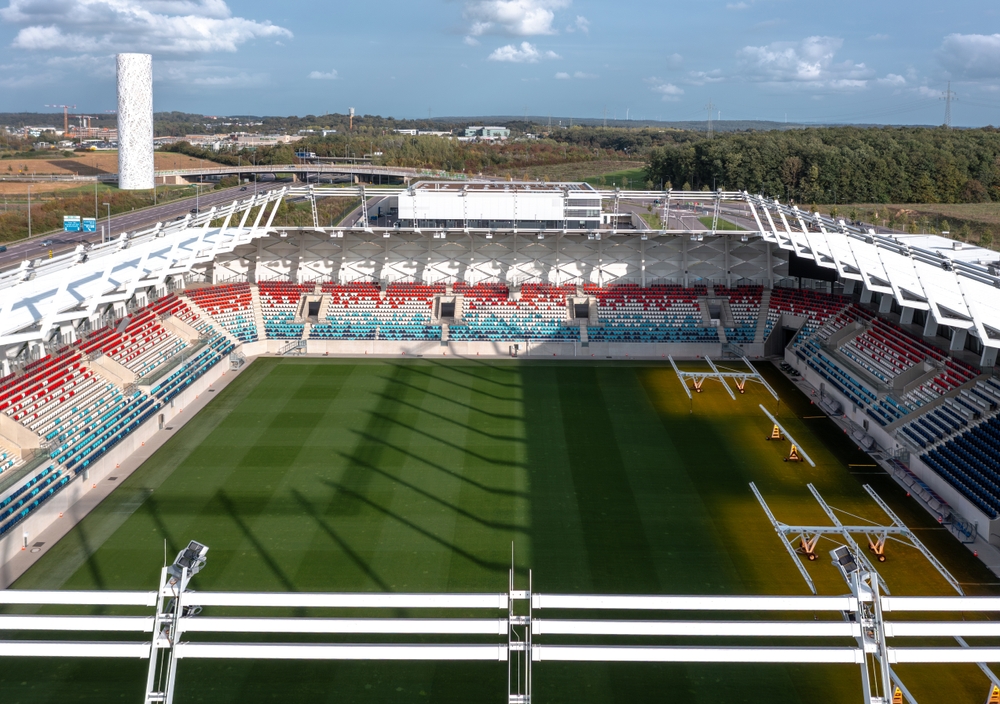 Luftbild des Stade de Luxembourg, Spielort von Luxemburg gegen Island