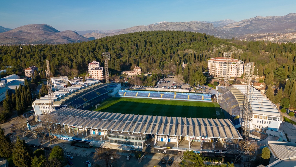Stadion Podgorica aus der Luft, Spielort von Montenegro gegen Zypern