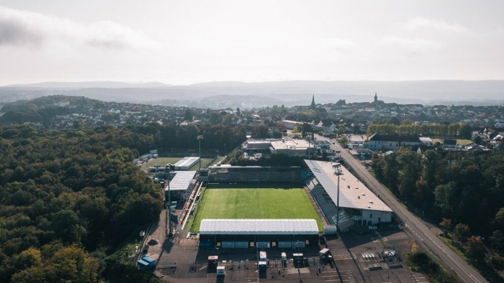 Welcher Sender überträgt Elversberg gegen Augsburg live im TV & Stream? (17.10.2026)