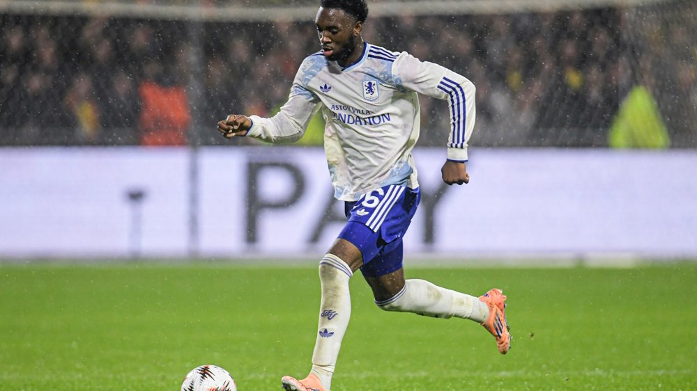 Lamare Bogarde im Trikot von Aston Villa