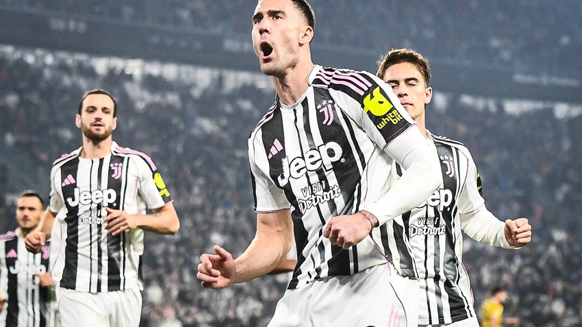 Dusan Vlahovic von Juventus Turin jubelt nach einem Treffer