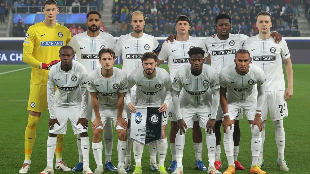 Mannschaftsfoto von Sturm Graz vor einem Europapokalspiel