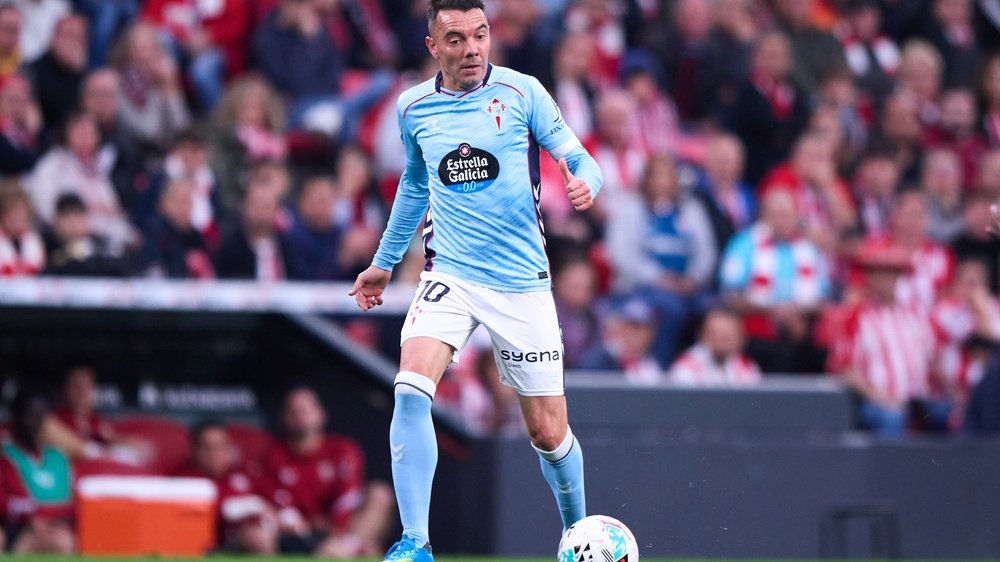 Iago Aspas im Trikot von Celta Vigo am Ball