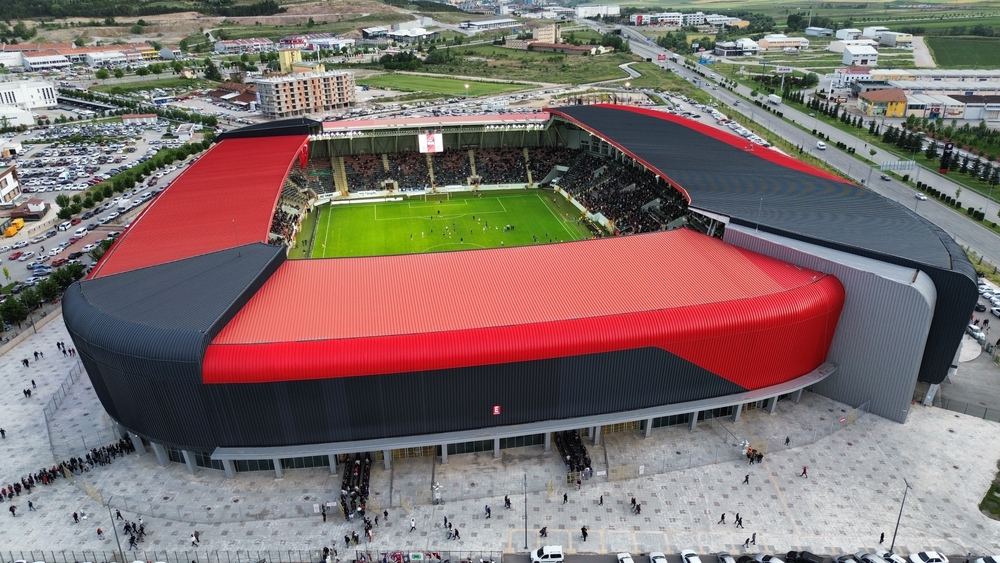 Luftbild des Çorum-Stadions (Çorum Şehir Stadyumu), Spielort von Çorum gegen Çaykur Rizespor