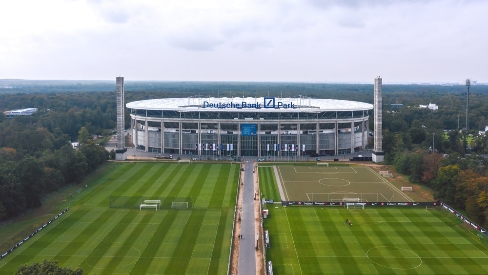 Luftaufnahme des Deutsche Bank Parks in Frankfurt, Spielort von Eintracht Frankfurt gegen den HSV