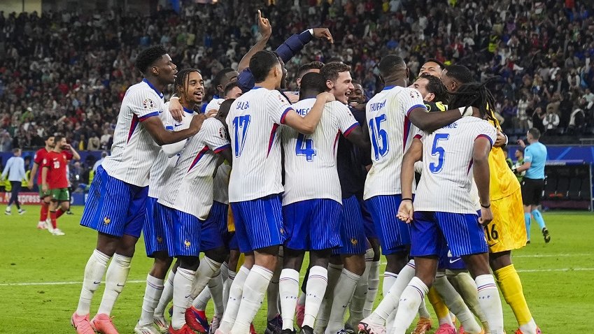 Welcher Sender überträgt Frankreich gegen Italien live im TV & Stream? (02.10.2026)