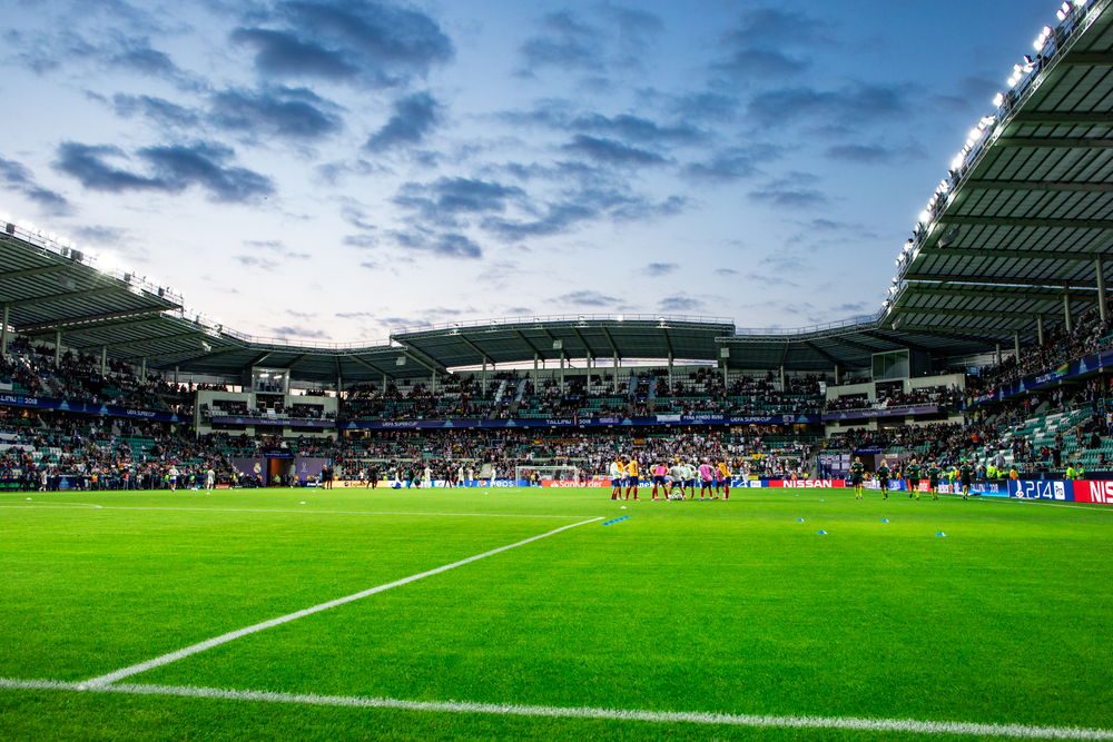 Innenraum des Lilleküla-Stadions in Tallinn, Spielort von Estland gegen Island