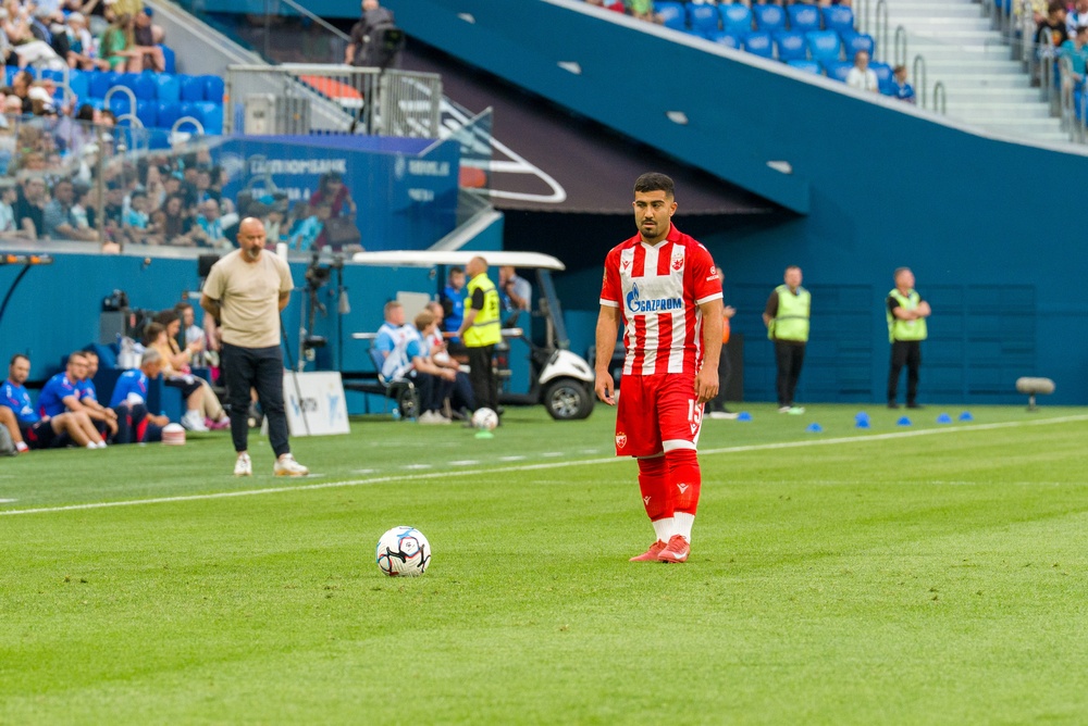 Mohammad Abu Fani im Trikot von Roter Stern Belgrad bei einem Testspiel im Juli 2026