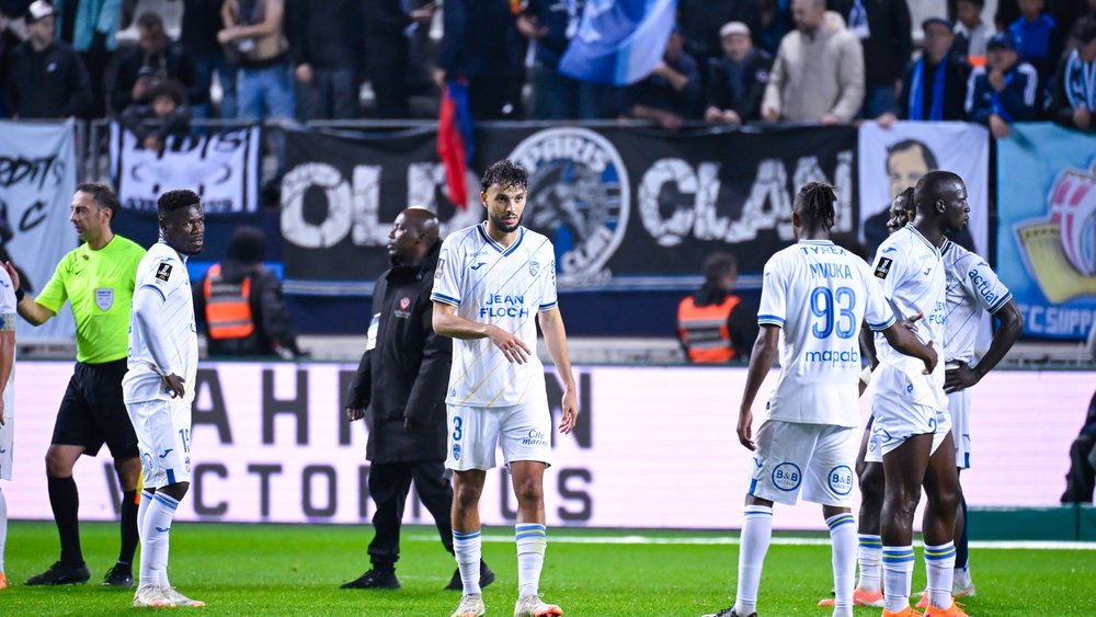 Montassar Talbi und Spieler des FC Lorient