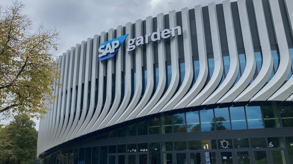 Fassade des SAP Garden in München, Heimhalle des FC Bayern Basketball vor dem EuroLeague-Spiel gegen Virtus Bologna