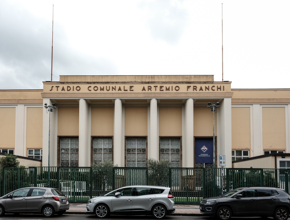 Haupteingang des Stadio Artemio Franchi in Florenz, Spielort von AC Florenz gegen Como 1907