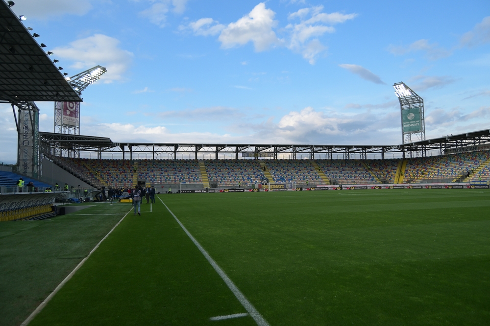 Stadio Benito Stirpe in Frosinone mit Blick auf die Haupttribüne, Spielort von Frosinone Calcio gegen Sassuolo Calcio