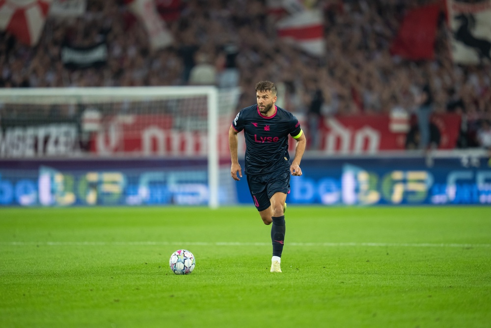 Viking-Kapitän Zlatko Tripić am Ball
