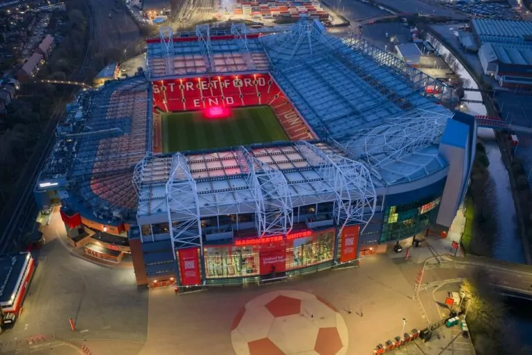 Welcher Sender überträgt Manchester United gegen Manchester City live im TV & Stream? (13.09.2026)
