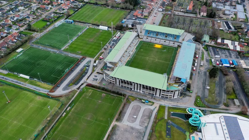 Jan-Breydel-Stadion in Brügge aus der Luft, Spielort des FC Brügge gegen den RC Lens