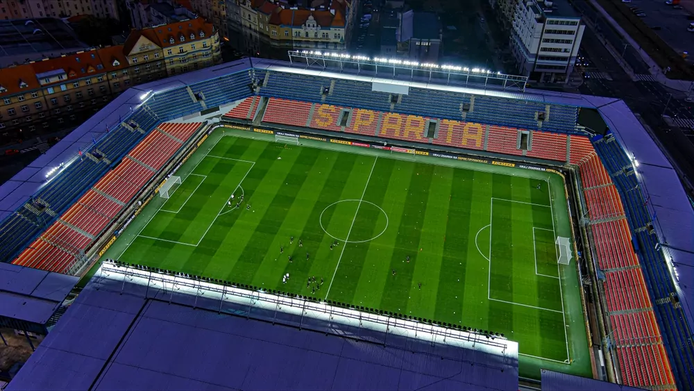 Luftbild des Stadions Letná in Prag, Spielort von Sparta Prag gegen Lillestrøm