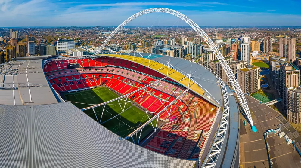 Luftbild des Wembley-Stadions in London, Spielort von England gegen Tschechien